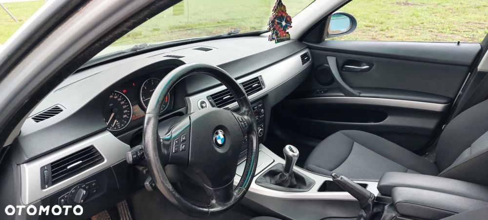 BMW Seria 3 318d - 30