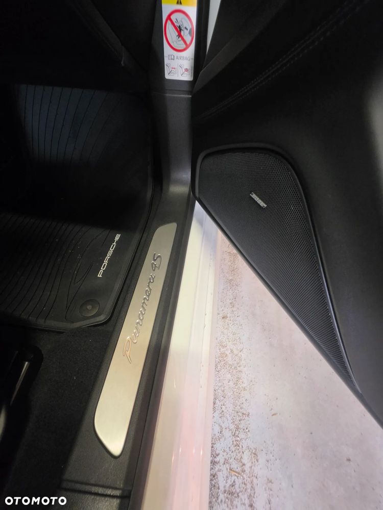Porsche Panamera 4S - 23