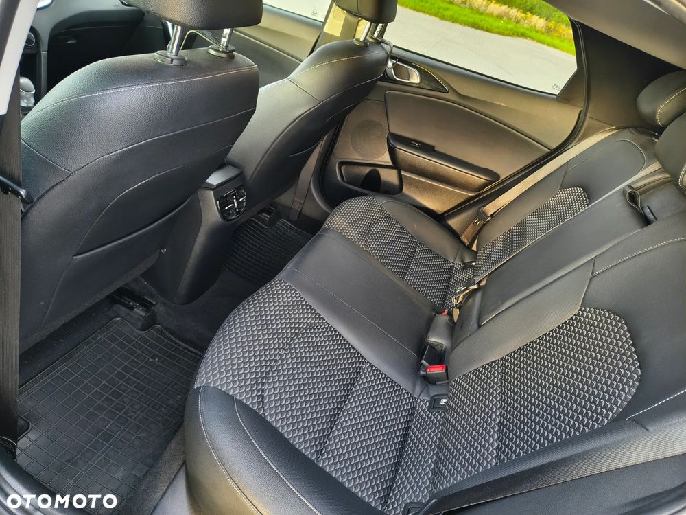 Kia XCeed - 8