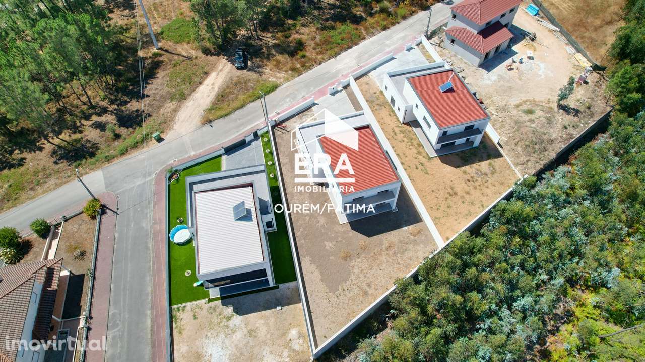 Moradia T3 + 1 implantada num lote de terreno de 790 m² - Grande imagem: 2/11