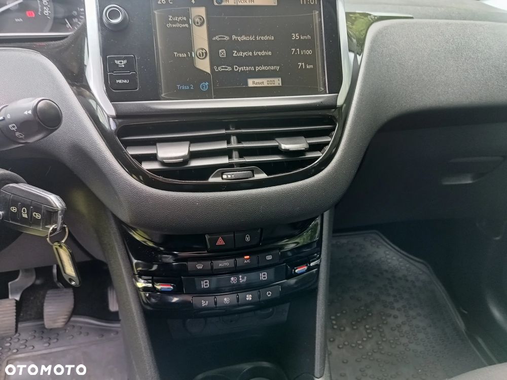 Peugeot 208 1.2 PureTech Active - 12