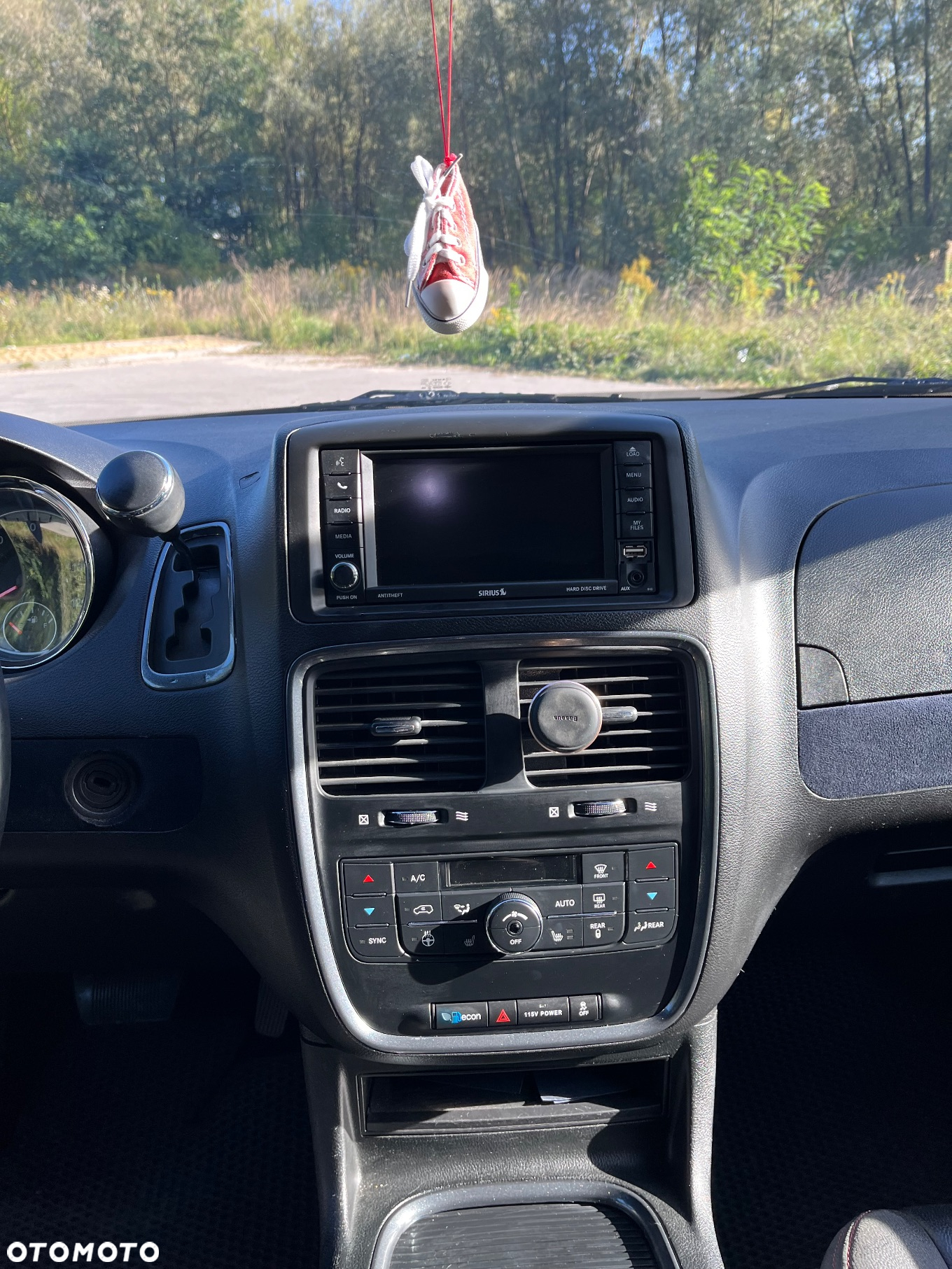 Dodge Grand Caravan - 25