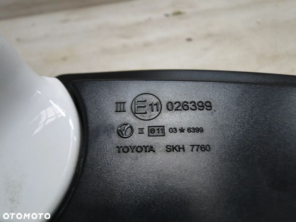 TOYOTA AVENSIS III T27 LUSRTERKO PRAWE BIAŁE 9 PIN EUROPA - 10