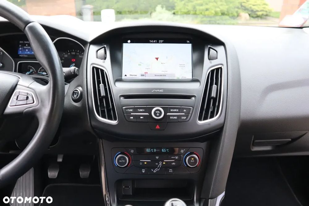 Ford Focus 1.5 EcoBlue Start-Stopp-System TITANIUM - 17