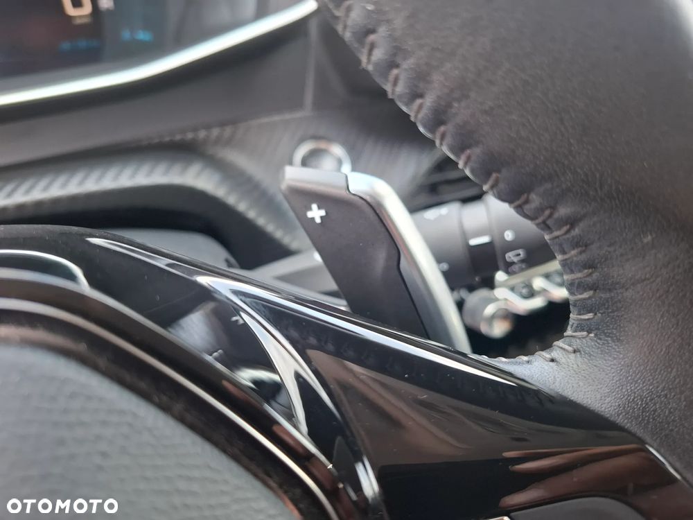 Peugeot 2008 1.2 PureTech Allure S&S EAT8 - 36