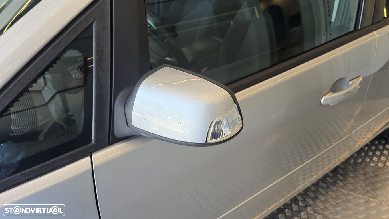 Ford Focus C-Max 1.6 TDCi Ghia - 23