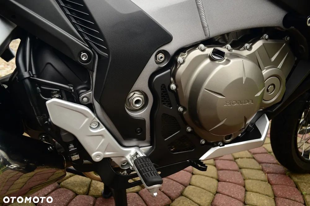 Honda VFR - 16