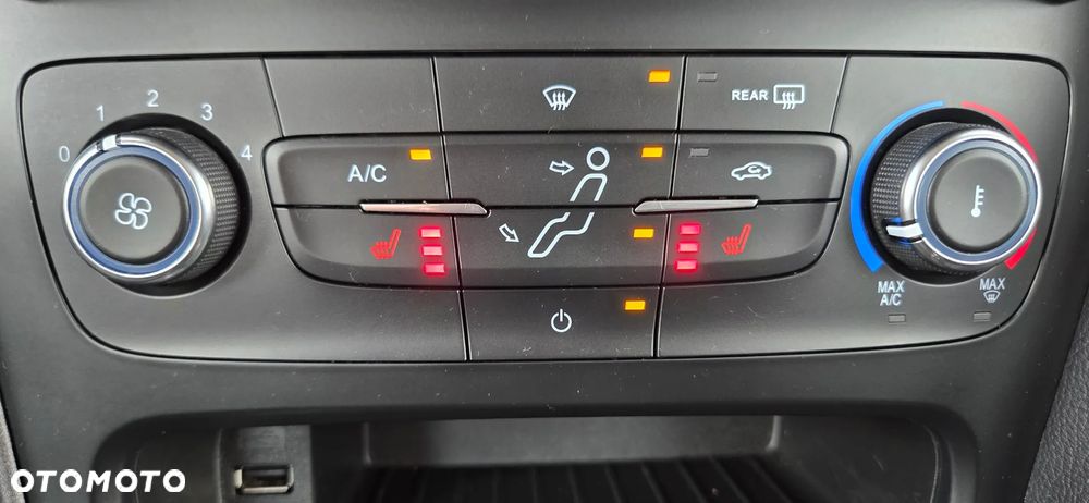 Ford Focus 1.0 EcoBoost Titanium - 19