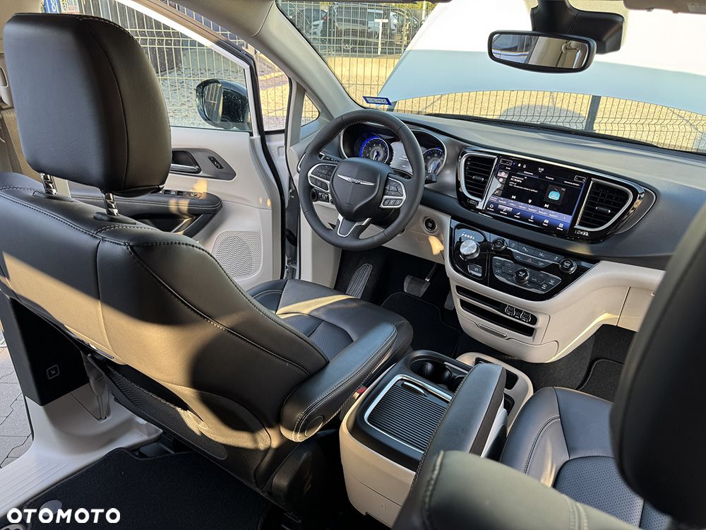 Chrysler Pacifica - 13