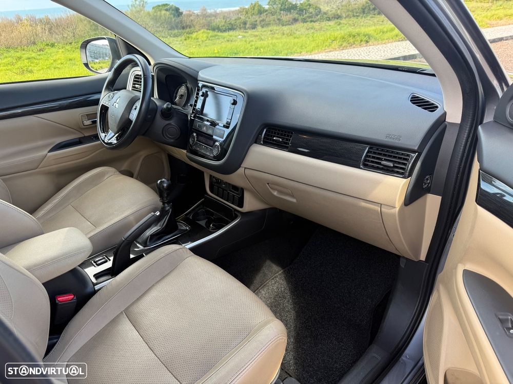 Mitsubishi Outlander 2.2 DI-D Intense+ - 8