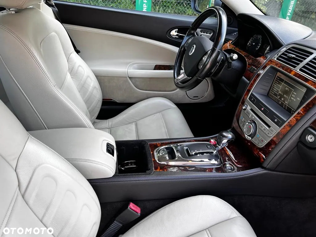 Jaguar XK XKR Coupe - 4