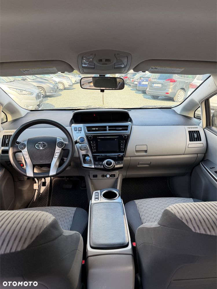 Toyota Prius (Hybrid) Executive - 9