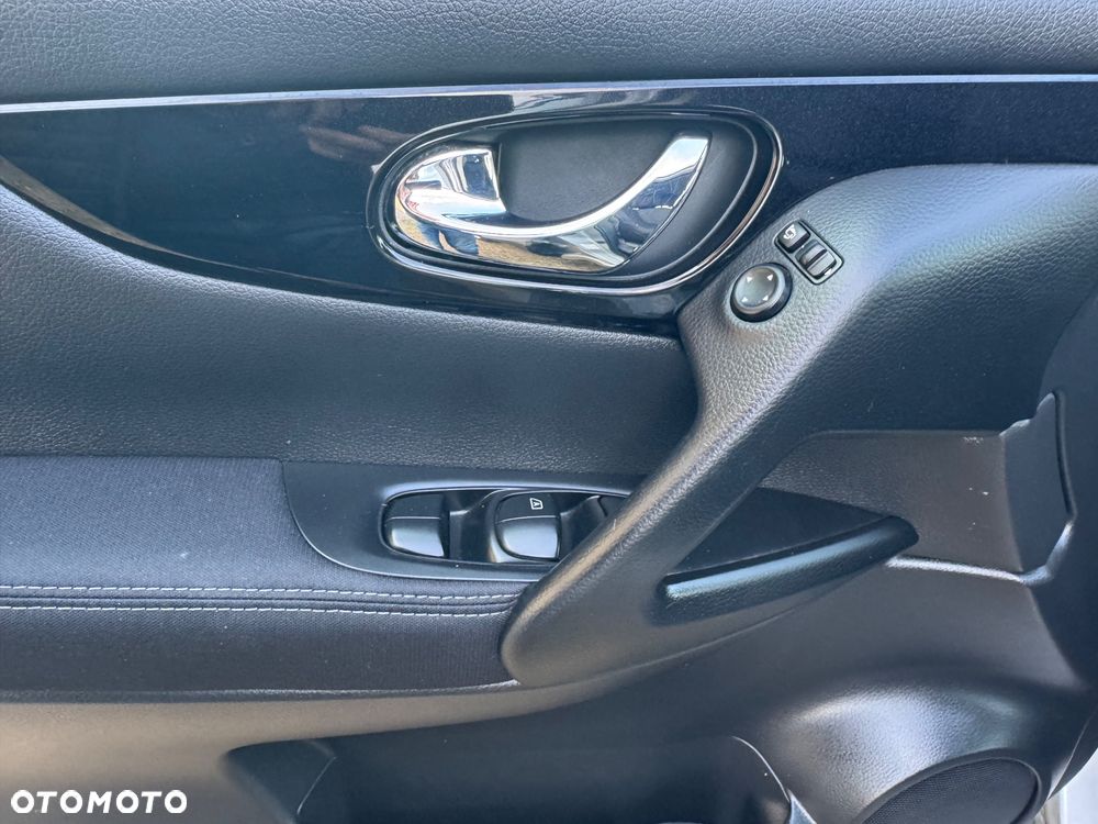 Nissan Qashqai 1.6 dCi 4 x 4 DPF Start/Stop I-Way - 16