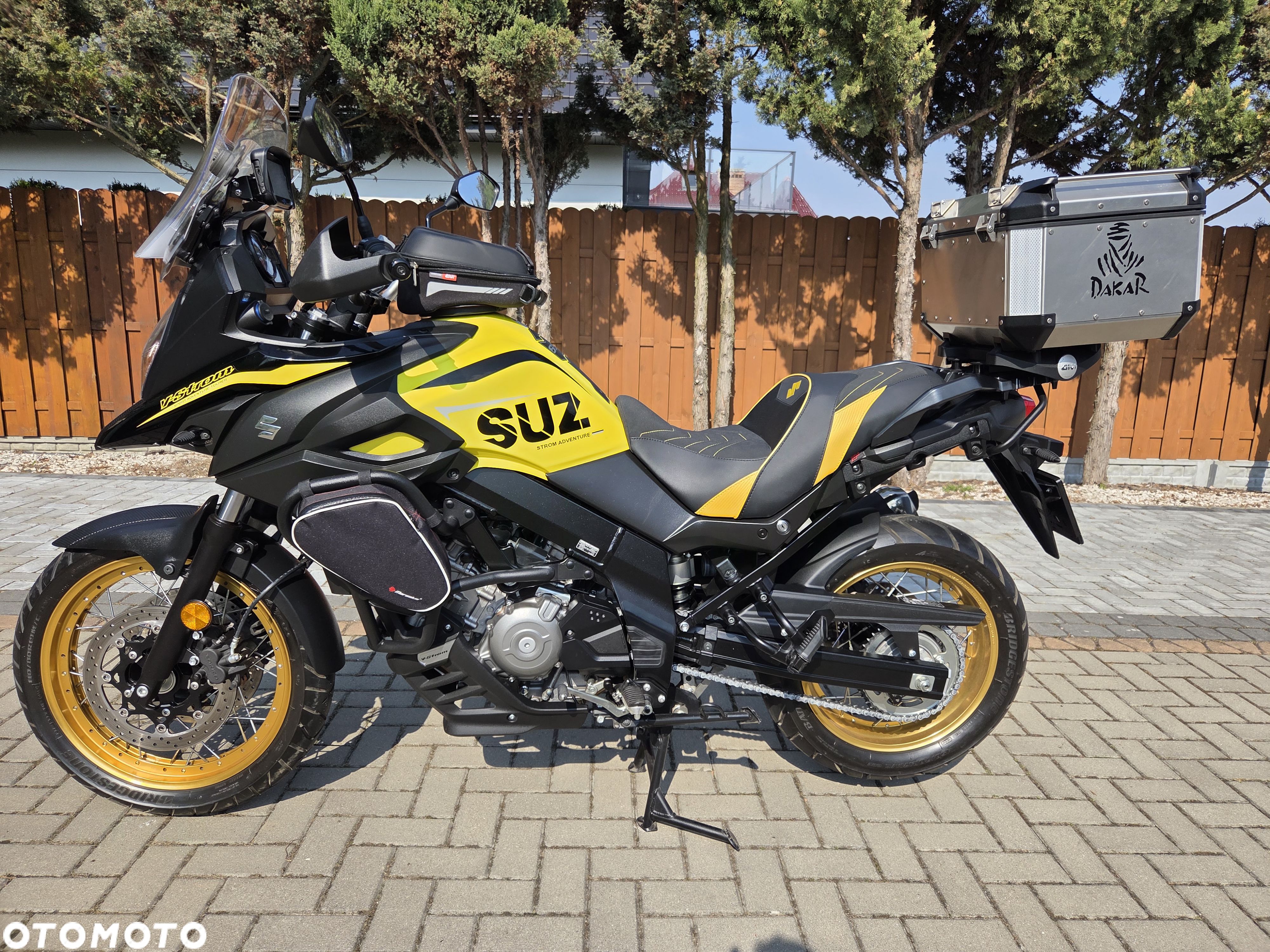 Suzuki V-STROM - 1