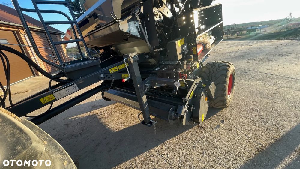 Claas Variant 460 RC - 9