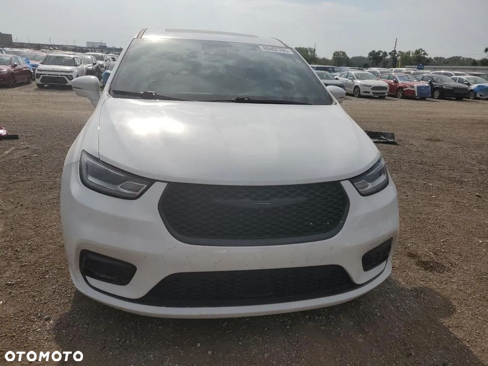 Chrysler Pacifica - 2