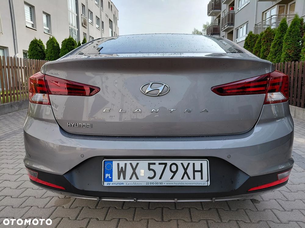 Hyundai Elantra 1.6 Classic Plus - 4