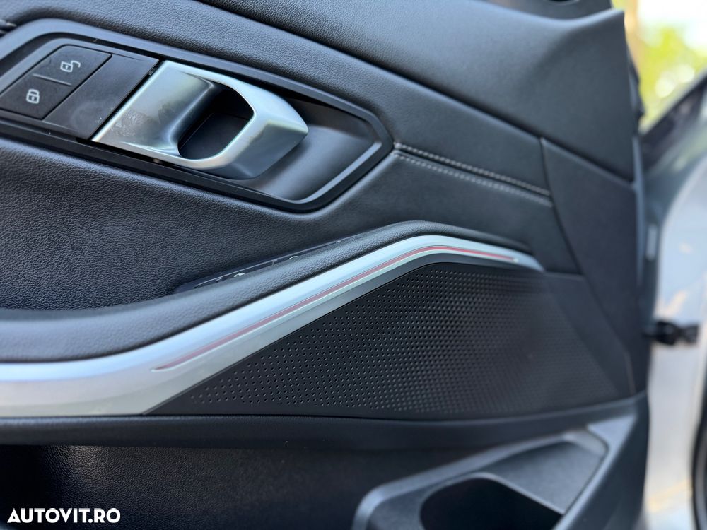 BMW Seria 3 320i xDrive AT - 19
