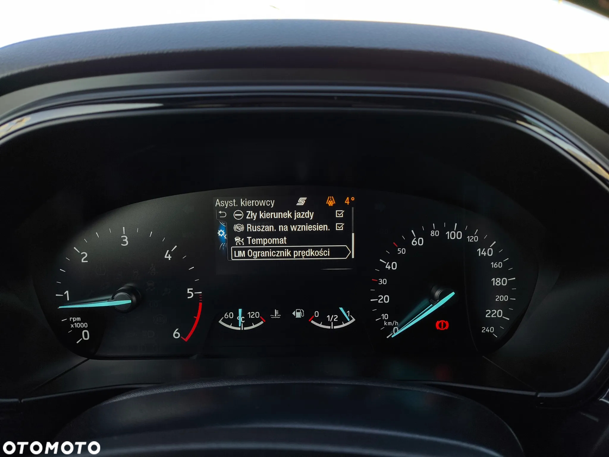 Ford Focus 1.5 EcoBlue Start-Stopp-System ST-LINE - 32