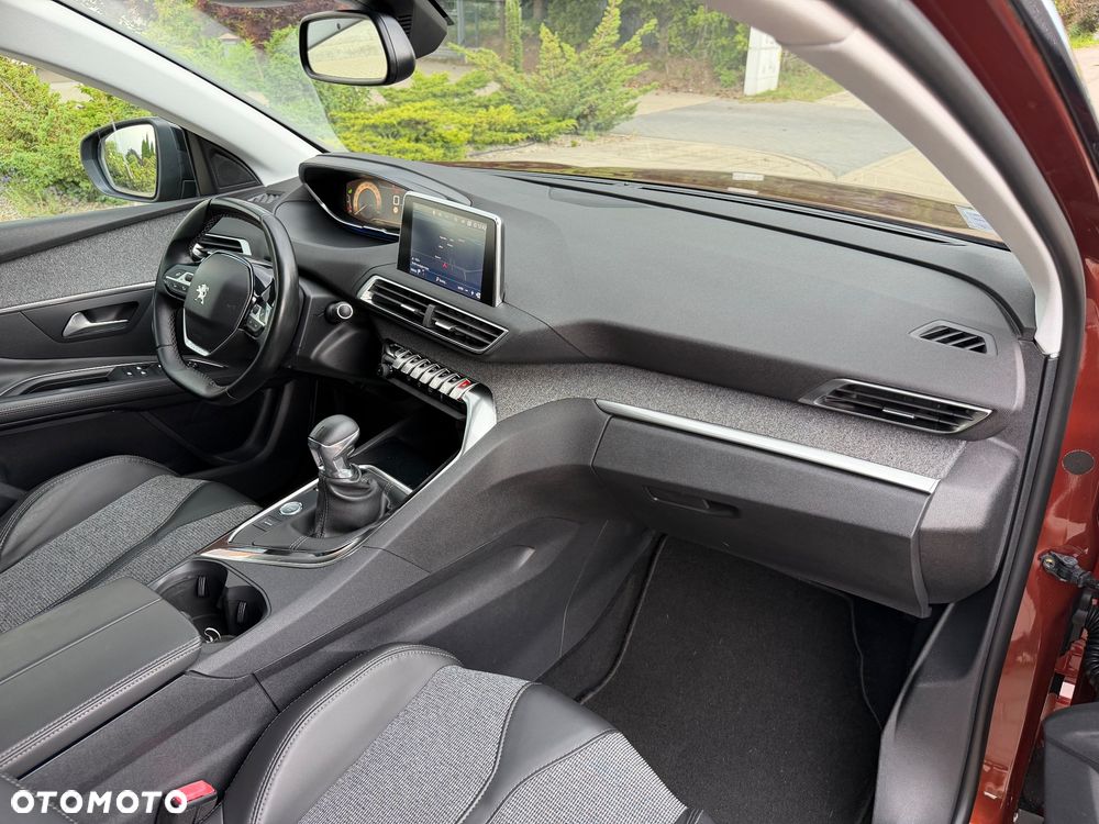 Peugeot 3008 1.2 PureTech Allure S&S - 27