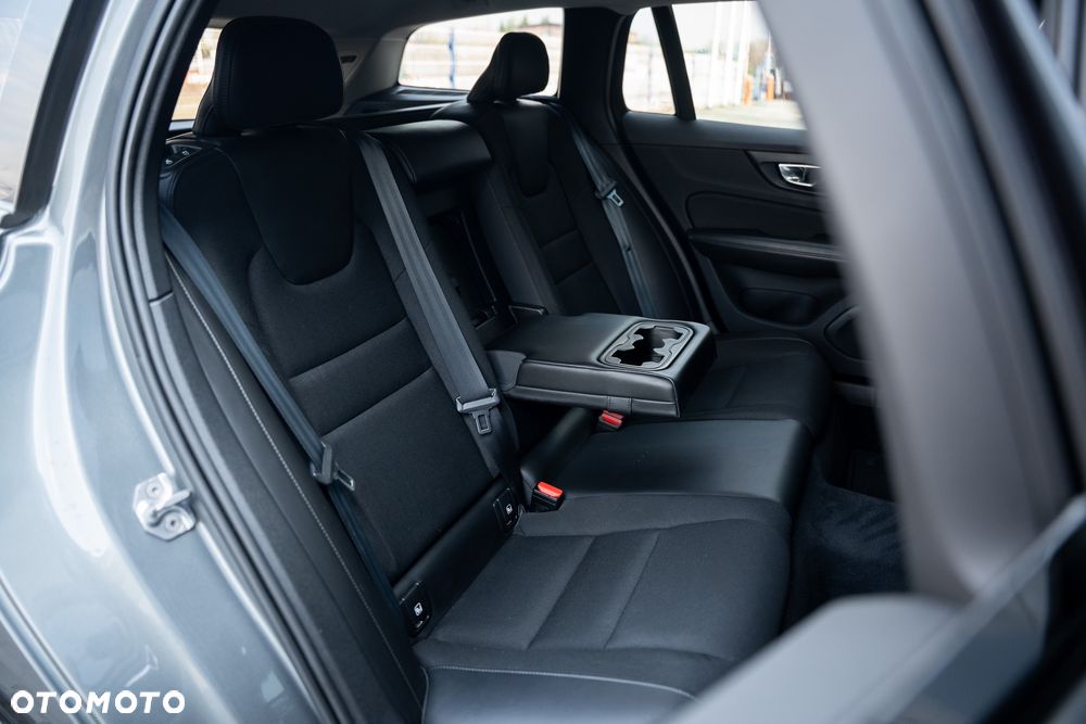 Volvo V60 D3 Geartronic Momentum - 36