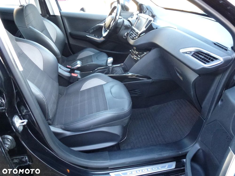 Peugeot 2008 BlueHDi 100 STOP & START Style - 16