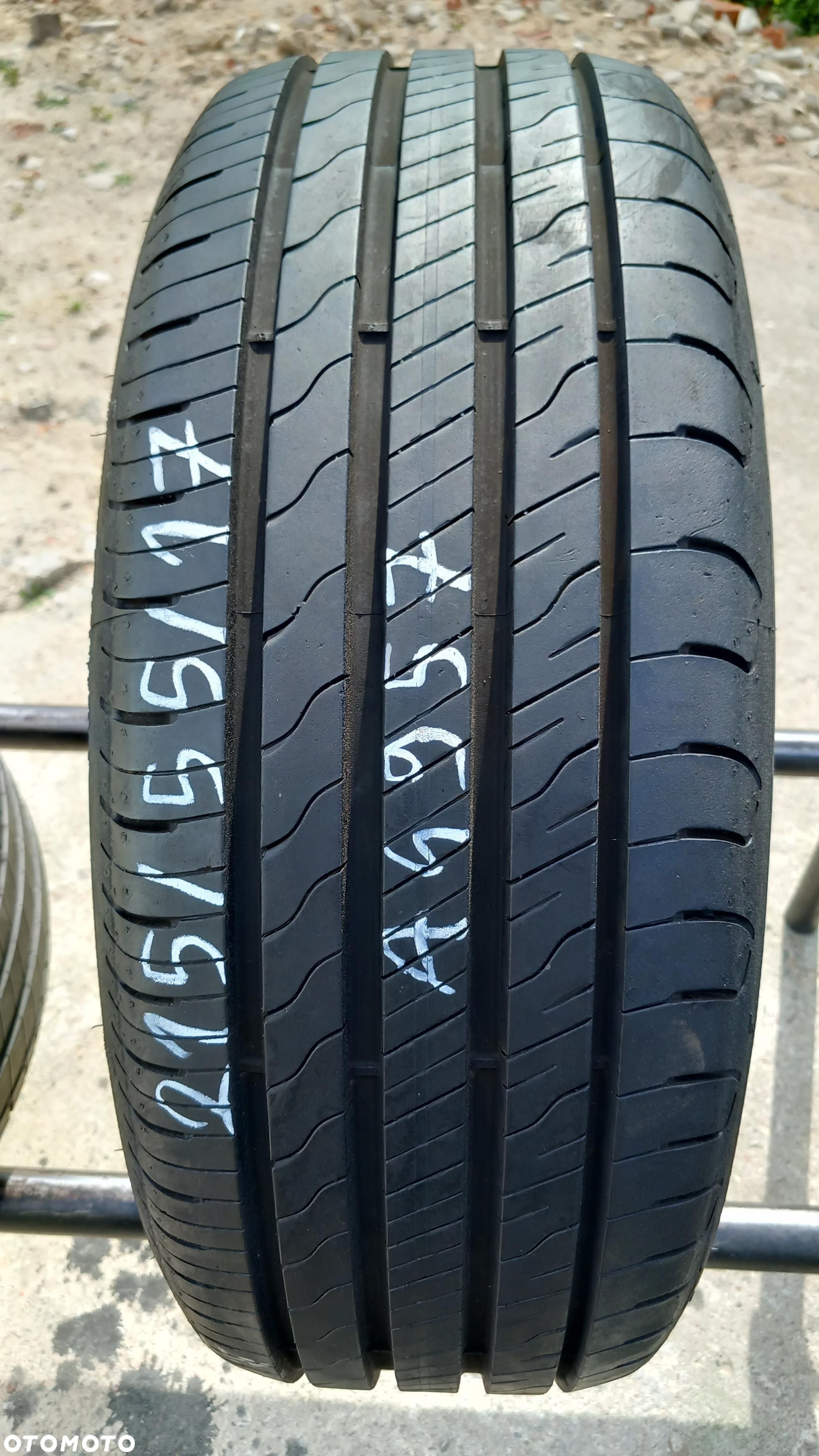 215/55/17 Goodyear Efficient Grip Performance 2 98W - 1