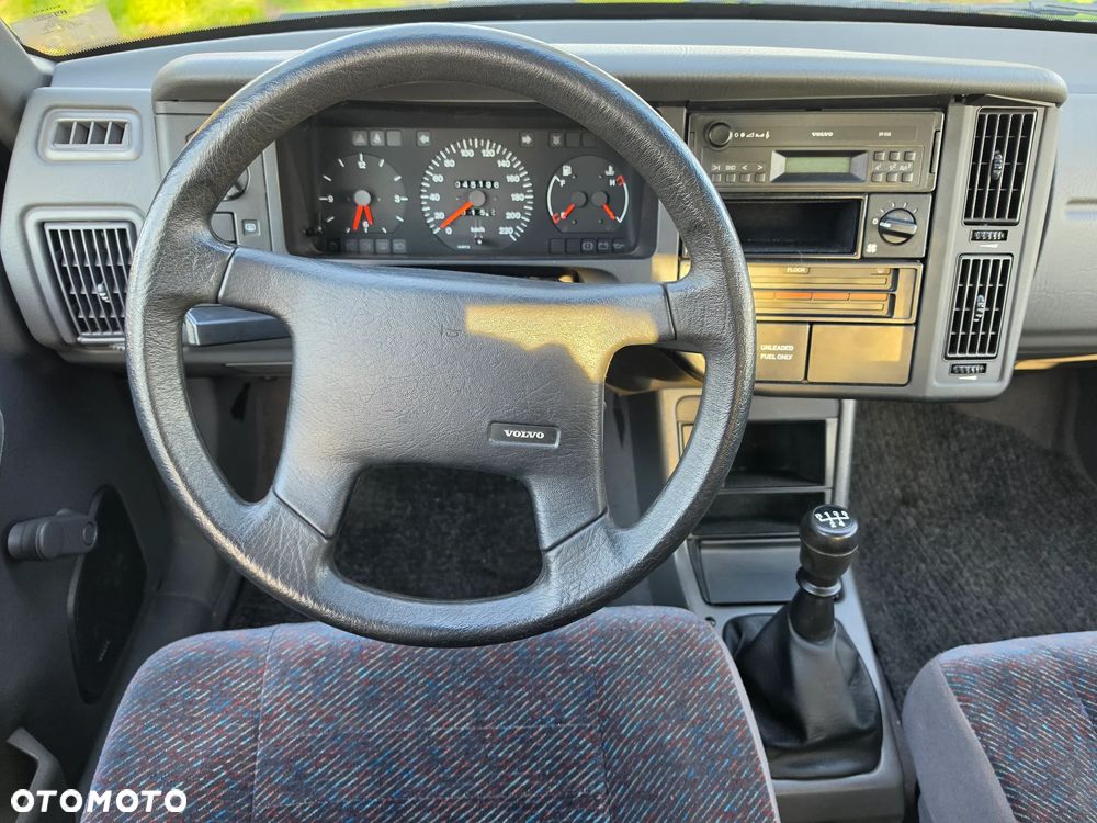 Volvo Seria 400 - 14