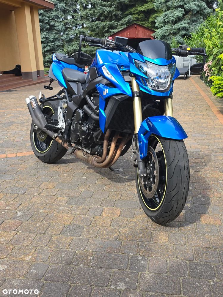 Suzuki GSR - 2
