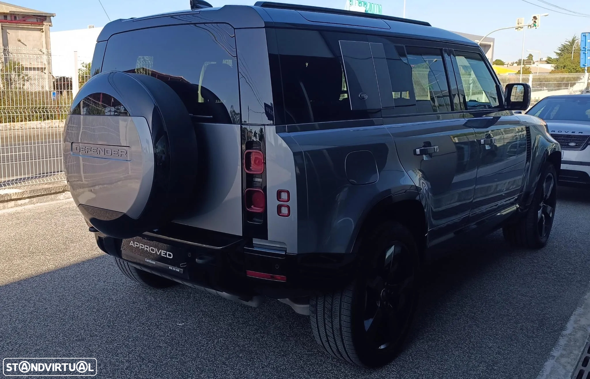 Land Rover Defender 2.0 P400e 110 AWD X-Dynamic SE - 3