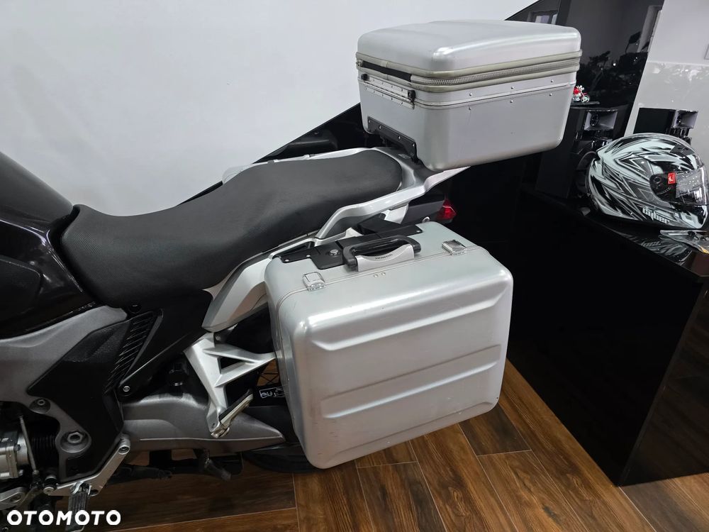 Honda VFR - 13