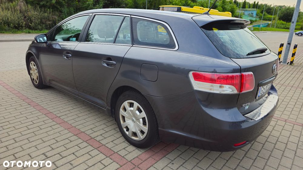 Toyota Avensis 2.0 D-4D 2010 - 5