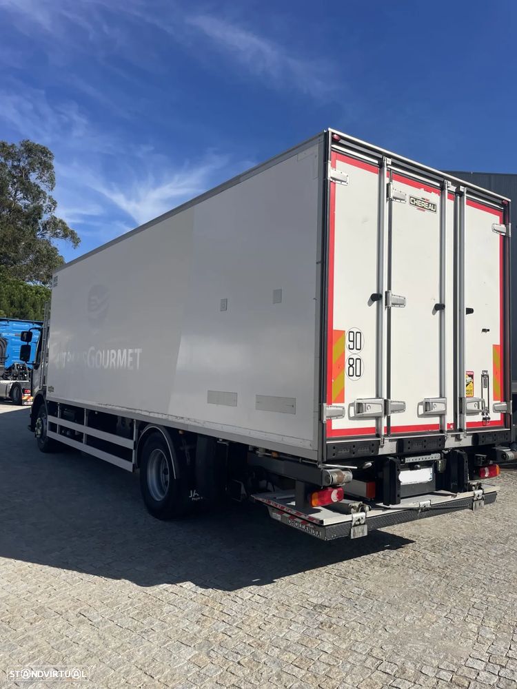 Renault D 19 - 280Cv - Caixa de Frio - 4