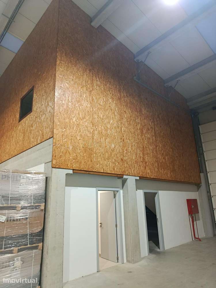 Pavilhão Comercial à Venda no Centro Empresarial de Paredes - Grande imagem: 4/22