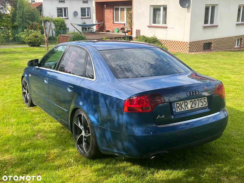 Audi A4 Limousine - 6