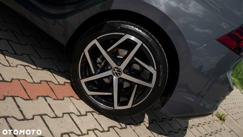 Volkswagen Golf - 22