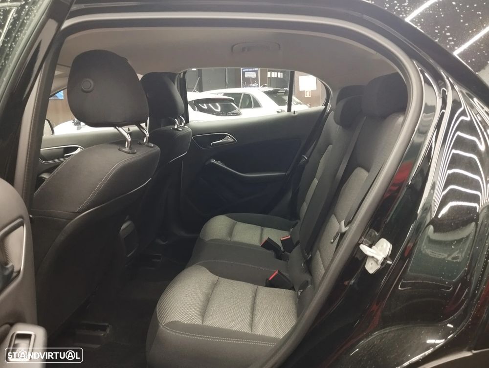 Mercedes-Benz GLA 180 d - 12