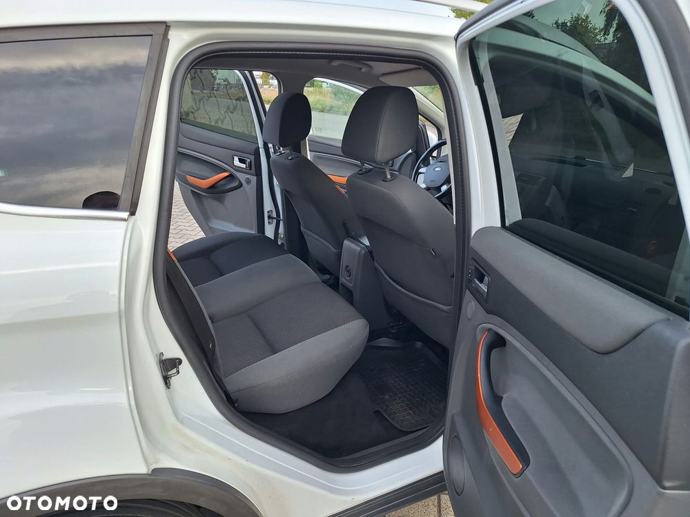 Ford Kuga - 12