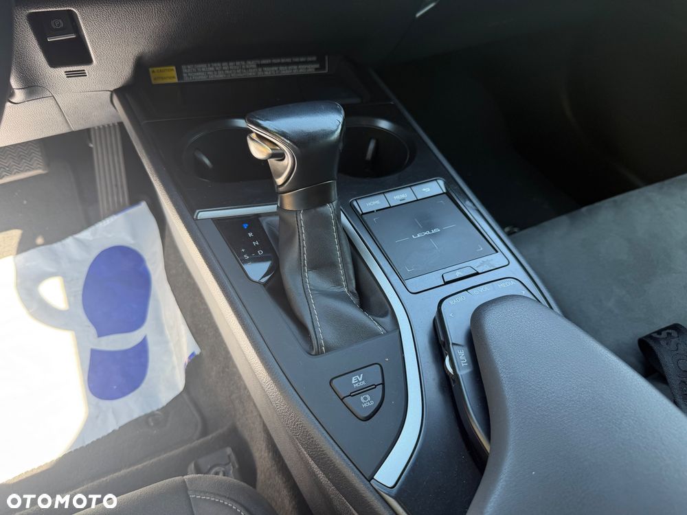 Lexus UX 250h GPF Business Edition AWD - 28