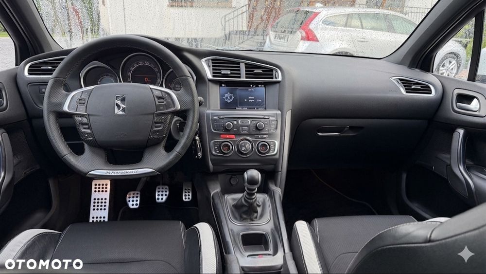 Citroën DS4 1.6 HDi SoChic - 18