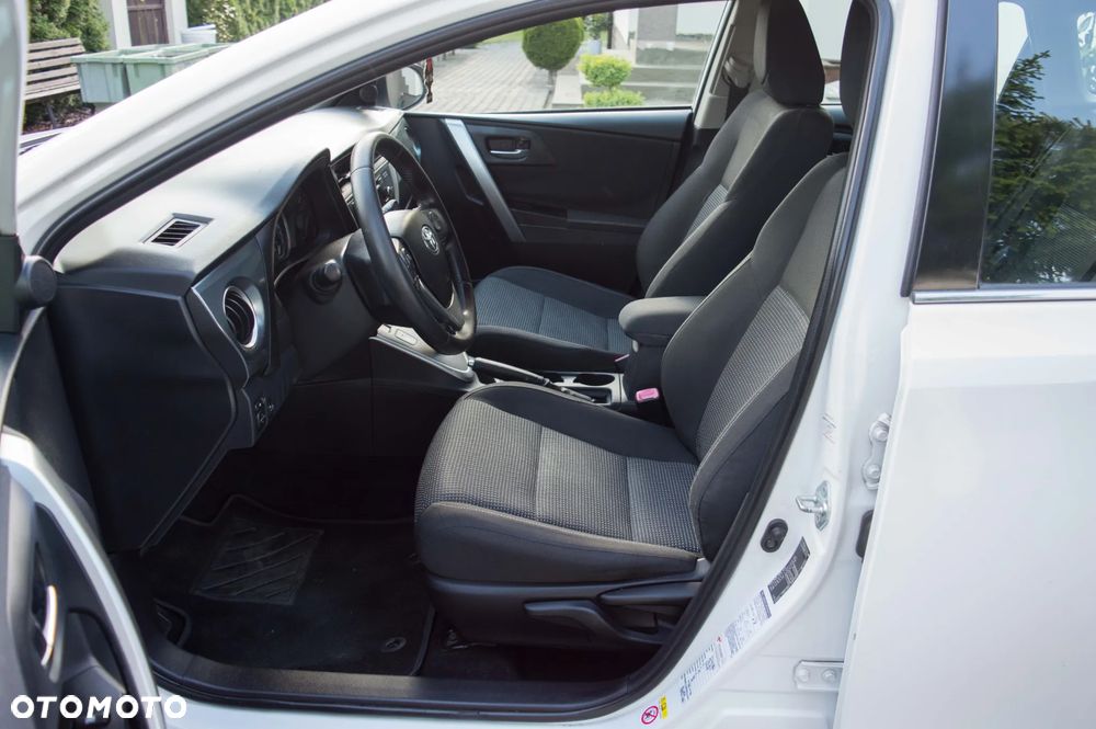 Toyota Auris - 14