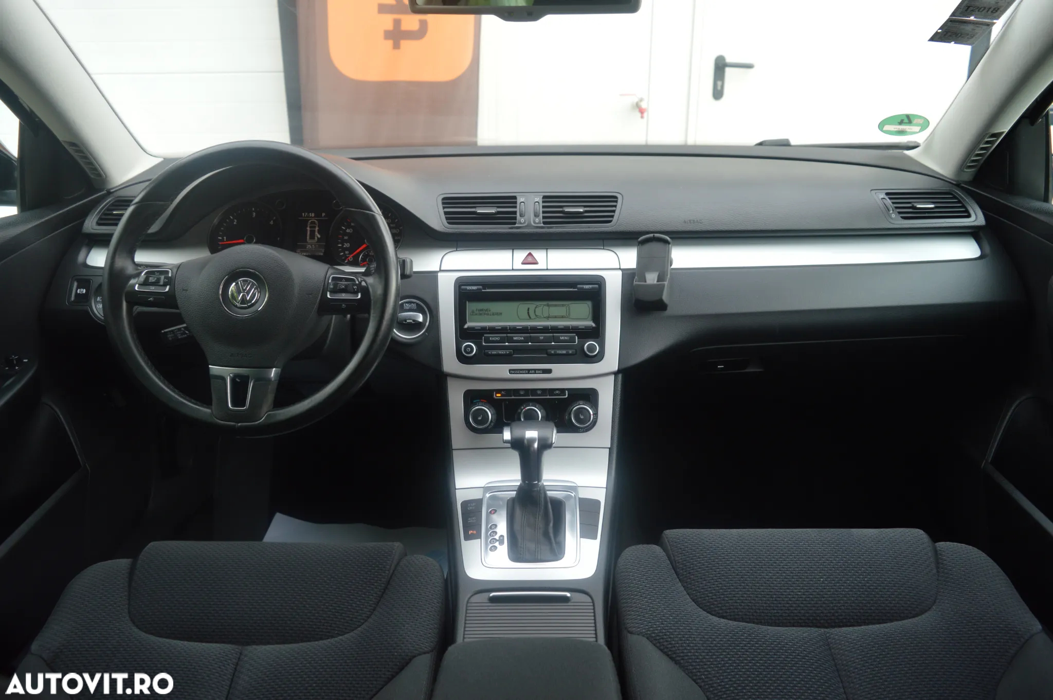 Volkswagen Passat Variant 2.0 TDI Blue TDI DSG Comfortline - 29