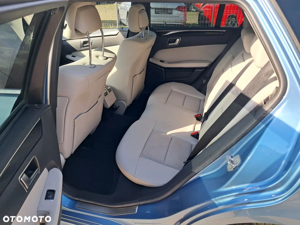 Mercedes-Benz Klasa E 220 CDI DPF BlueEFFICIENCY Elegance - 19