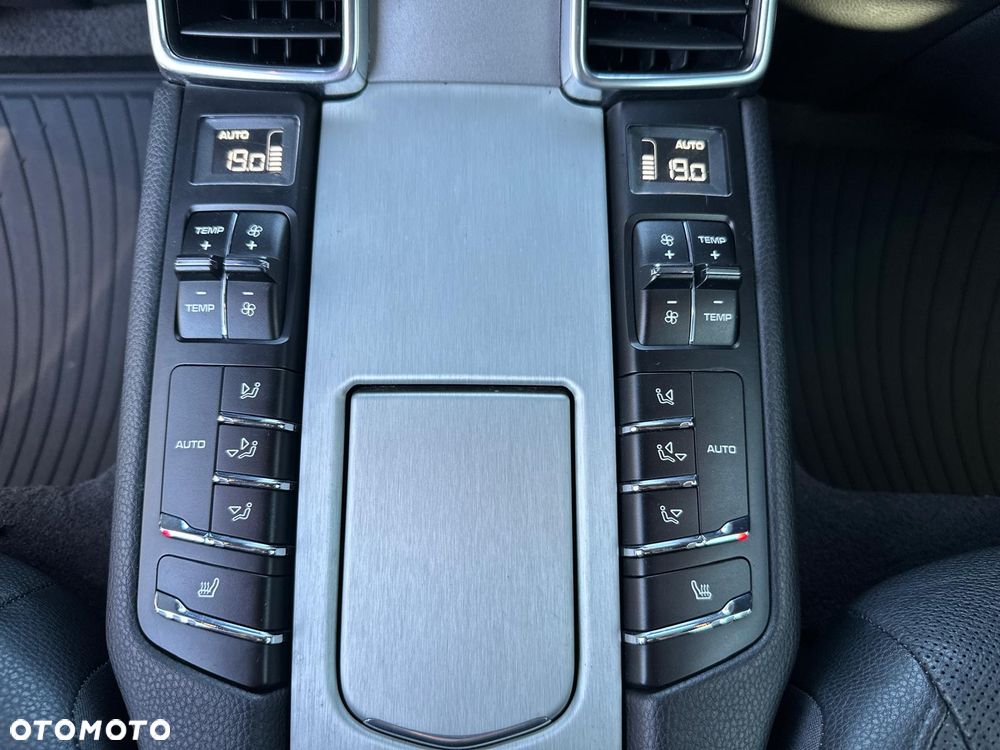Porsche Panamera - 25