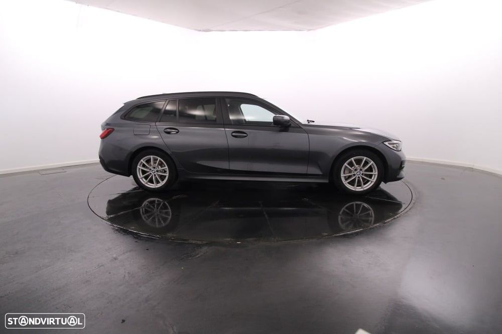 BMW 330 e Touring Auto - 9