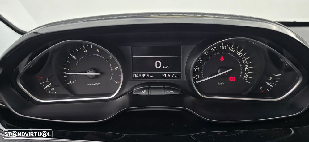 Peugeot 2008 1.2 PureTech Style - 12