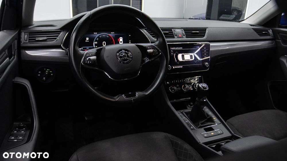 Skoda Superb 2.0 TDI SCR Ambition - 10