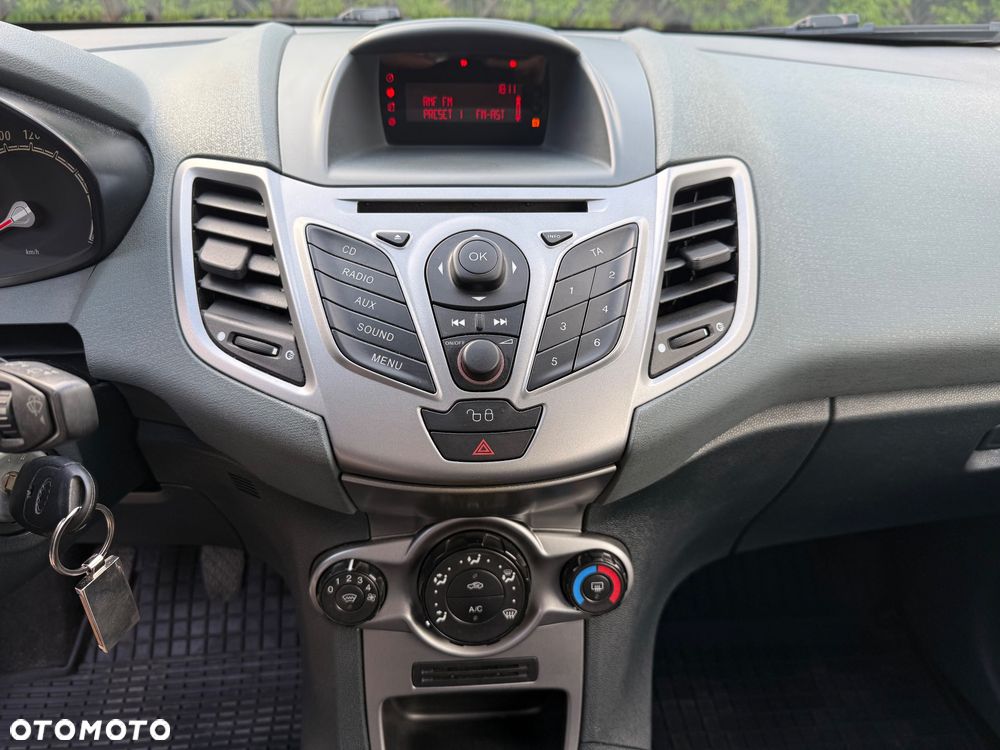 Ford Fiesta 1.25 Ambiente - 26