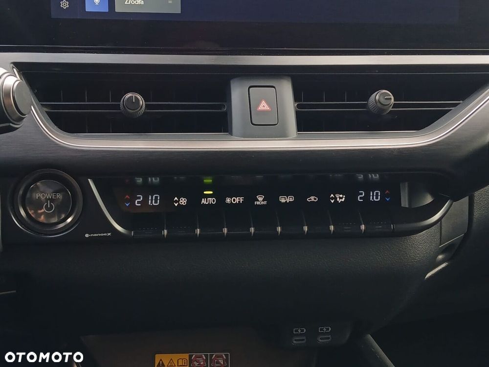 Lexus UX 300h F Sport AWD - 30
