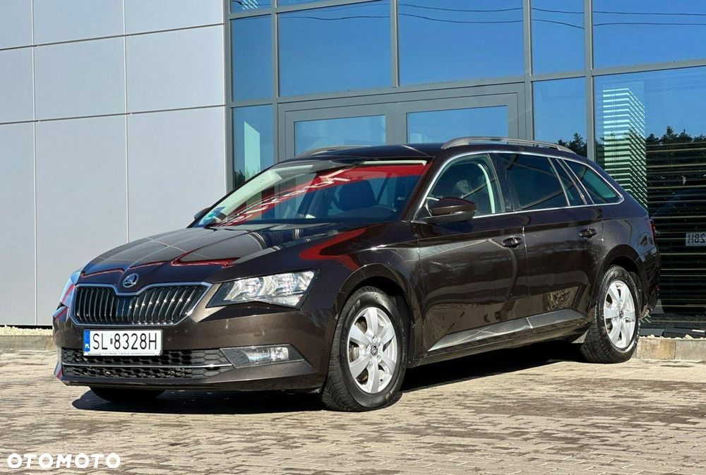 Skoda Superb 2.0 TDI DSG Ambition - 4